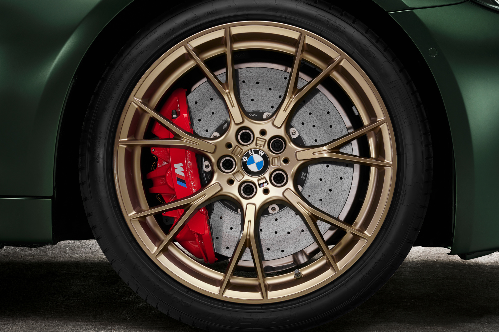 SMALL_P90411357_highRes_the-new-bmw-m5-cs-st